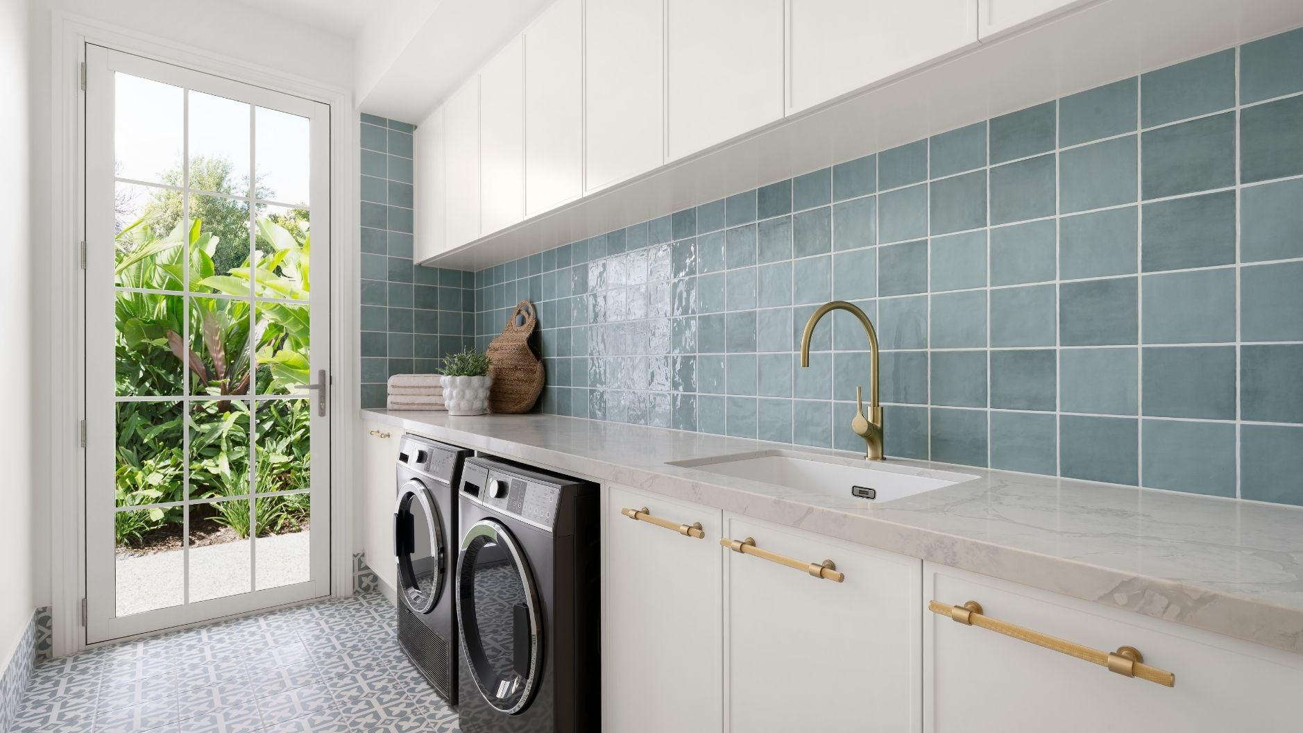 Noosa 31 White Rock Display Centre