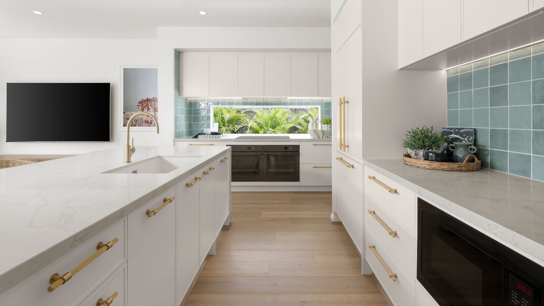 Noosa 31 White Rock Display Centre