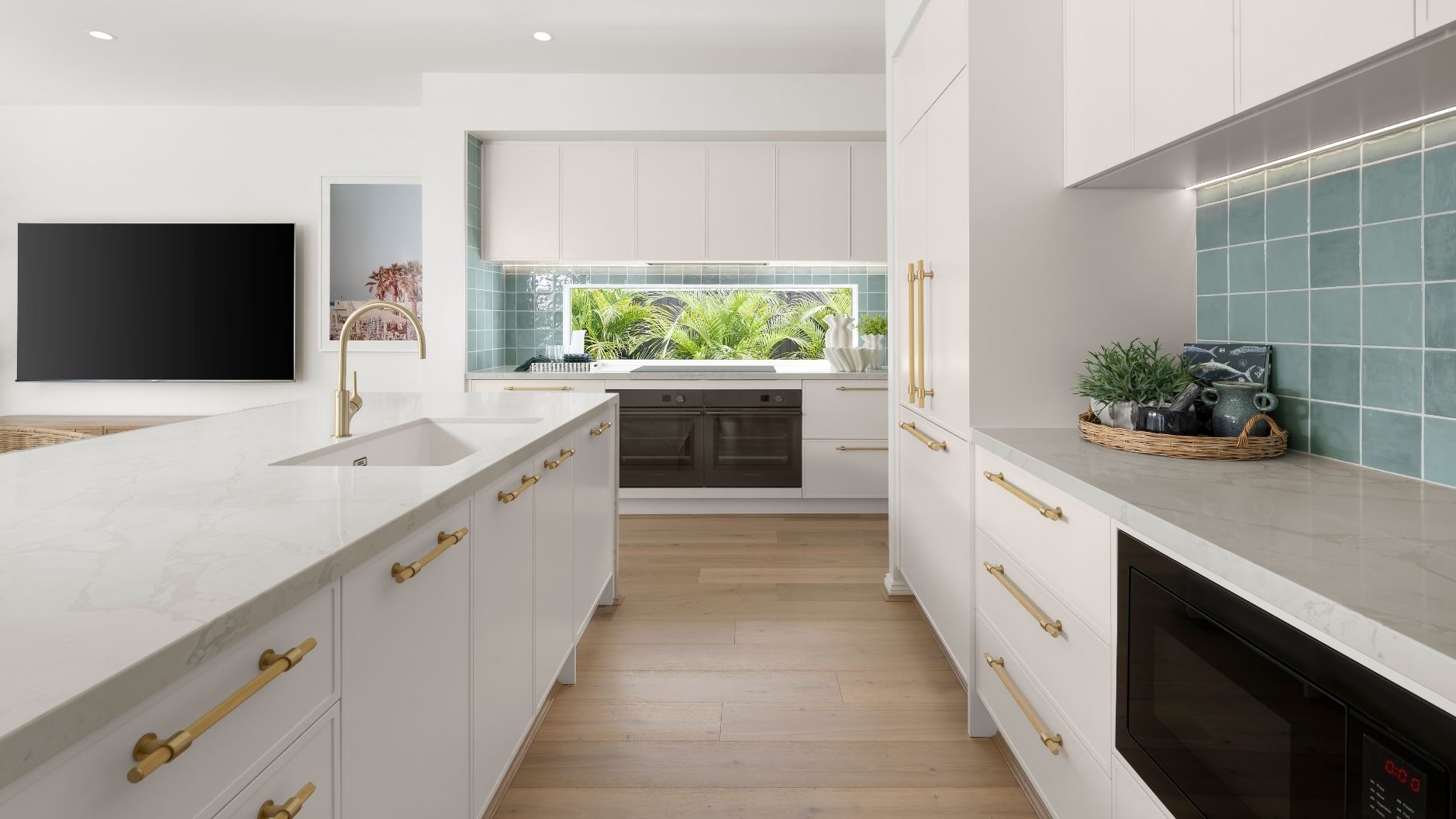 Noosa 31 White Rock Display Centre